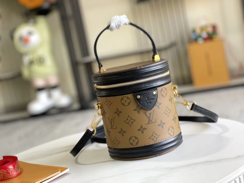 Sophisticated Louis Vuitton Cosmetic Bags 94367