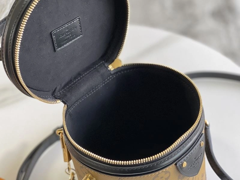 Sophisticated Louis Vuitton Cosmetic Bags 94367