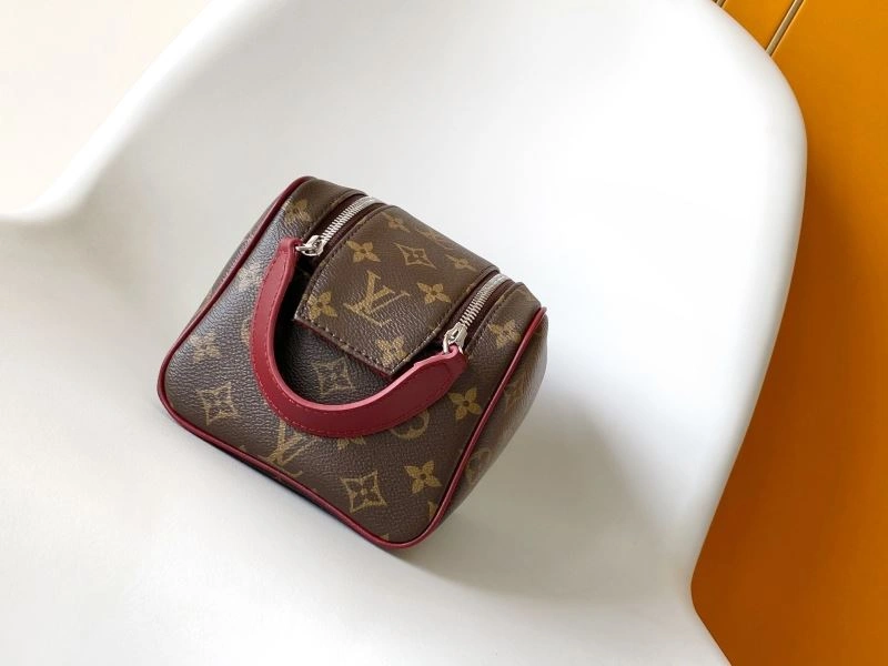 Sleek Louis Vuitton Cosmetic Bags 93860