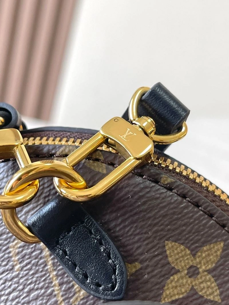 Louis Vuitton Cosmetic Bags Resilient 93611