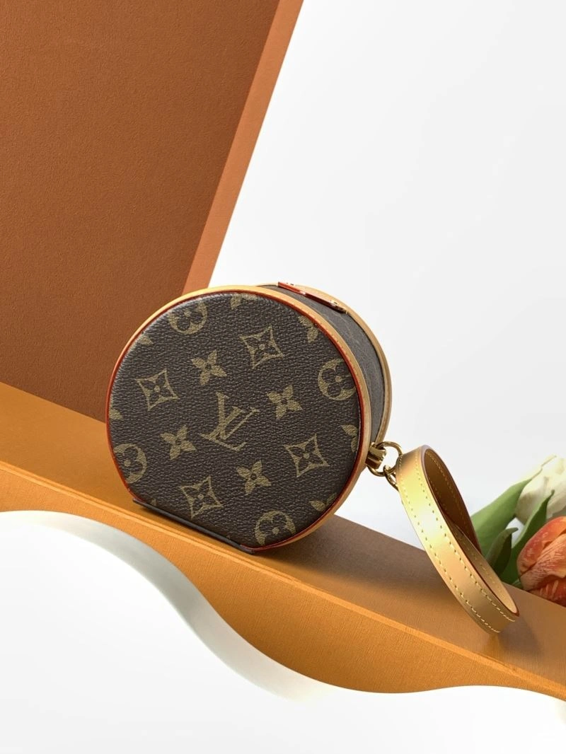 Louis Vuitton Cosmetic Bags Minimalist 93646
