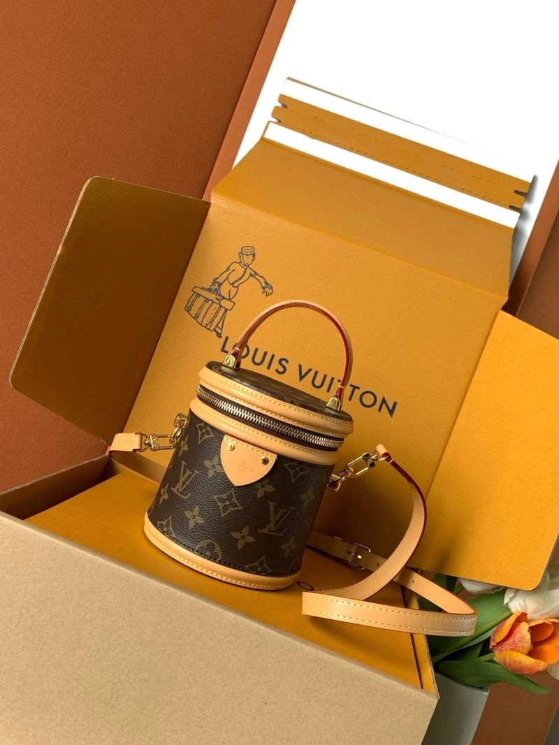 Louis Vuitton Cosmetic Bags Minimalist 93646
