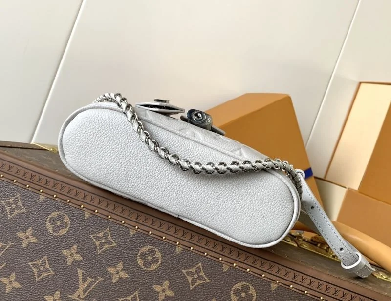 Versatile Louis Vuitton Cosmetic Bags 42895