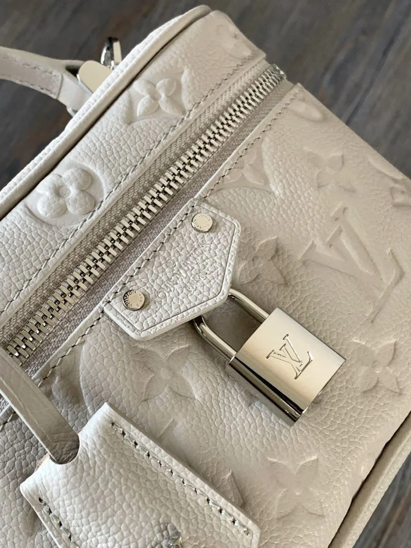 Versatile Louis Vuitton Cosmetic Bags 42895
