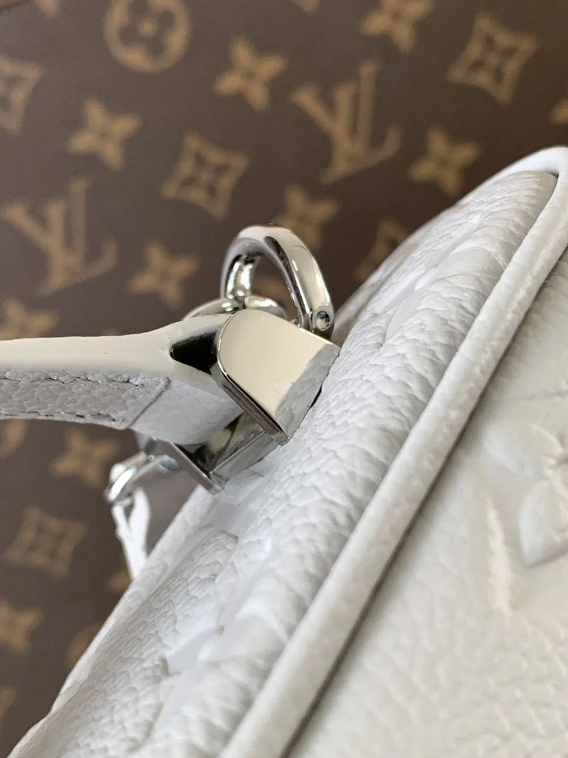 Versatile Louis Vuitton Cosmetic Bags 42895