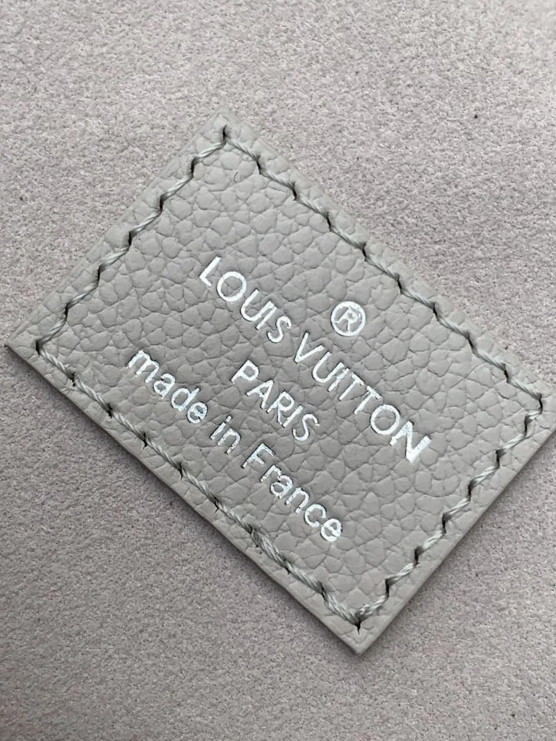 Versatile Louis Vuitton Cosmetic Bags 42895