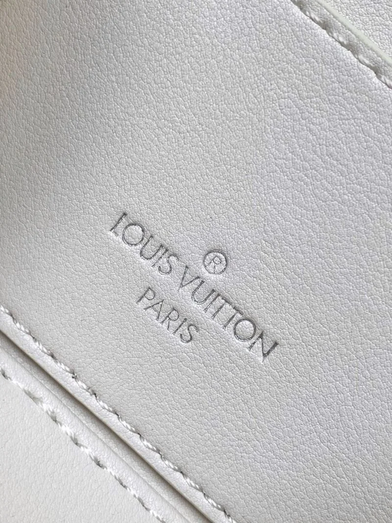 Unisex Louis Vuitton Cosmetic Bags 42894