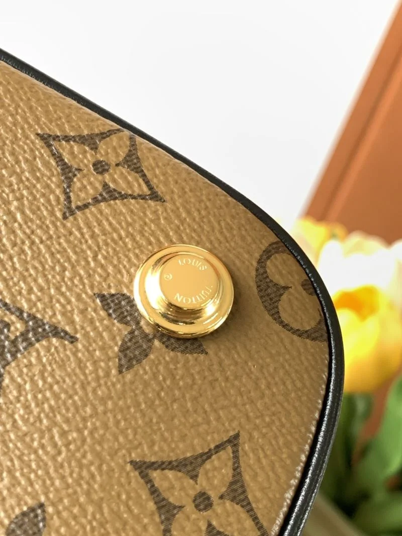 Contemporary Louis Vuitton Cosmetic Bags 41971