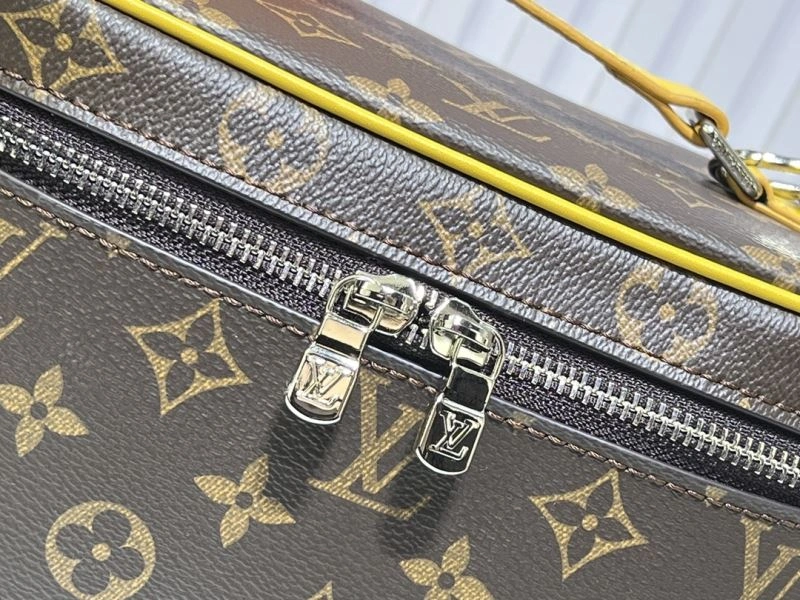 Lightweight Louis Vuitton Cosmetic Bags 80270