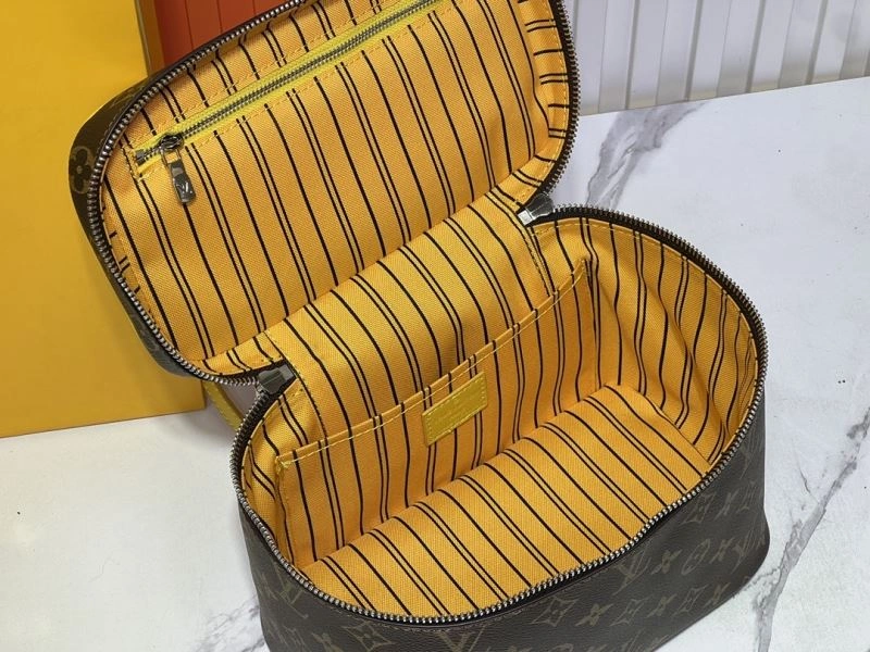 Lightweight Louis Vuitton Cosmetic Bags 80270