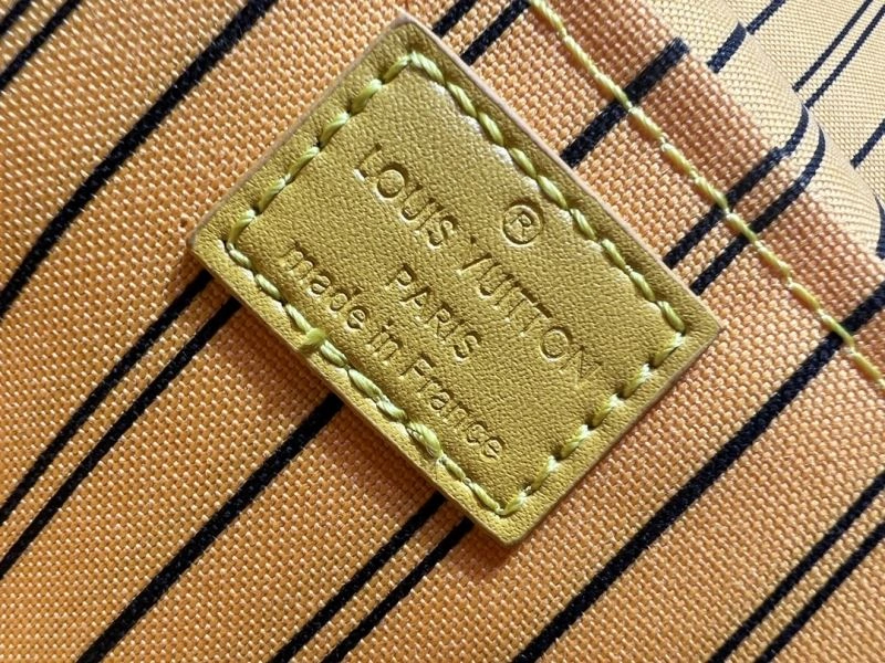 Lightweight Louis Vuitton Cosmetic Bags 80270