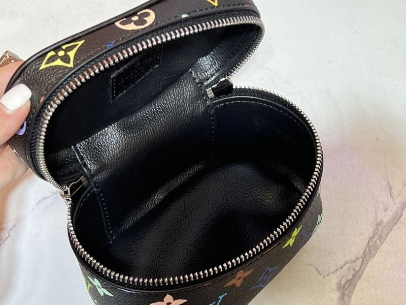 Louis Vuitton Cosmetic Bags FreshLook 80237