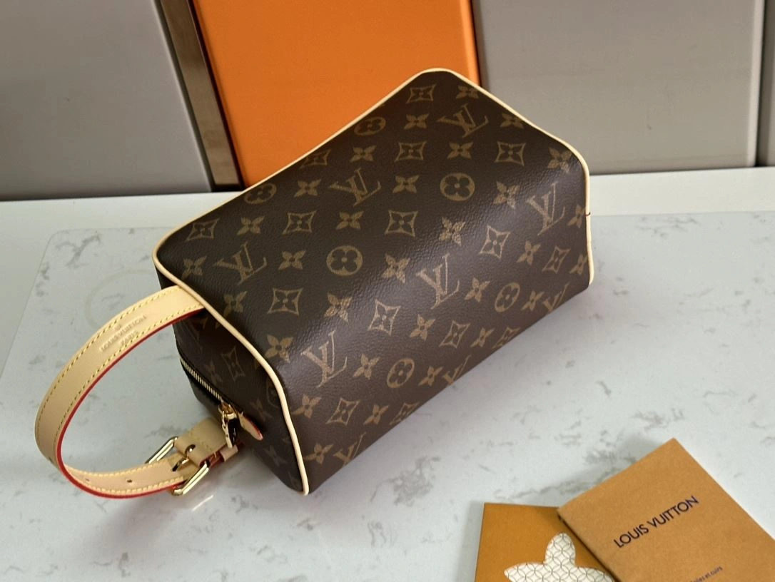 Louis Vuitton Cosmetic Bags Unique 91823