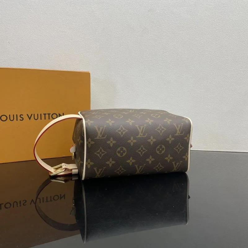 Louis Vuitton Cosmetic Bags Tailored 41606