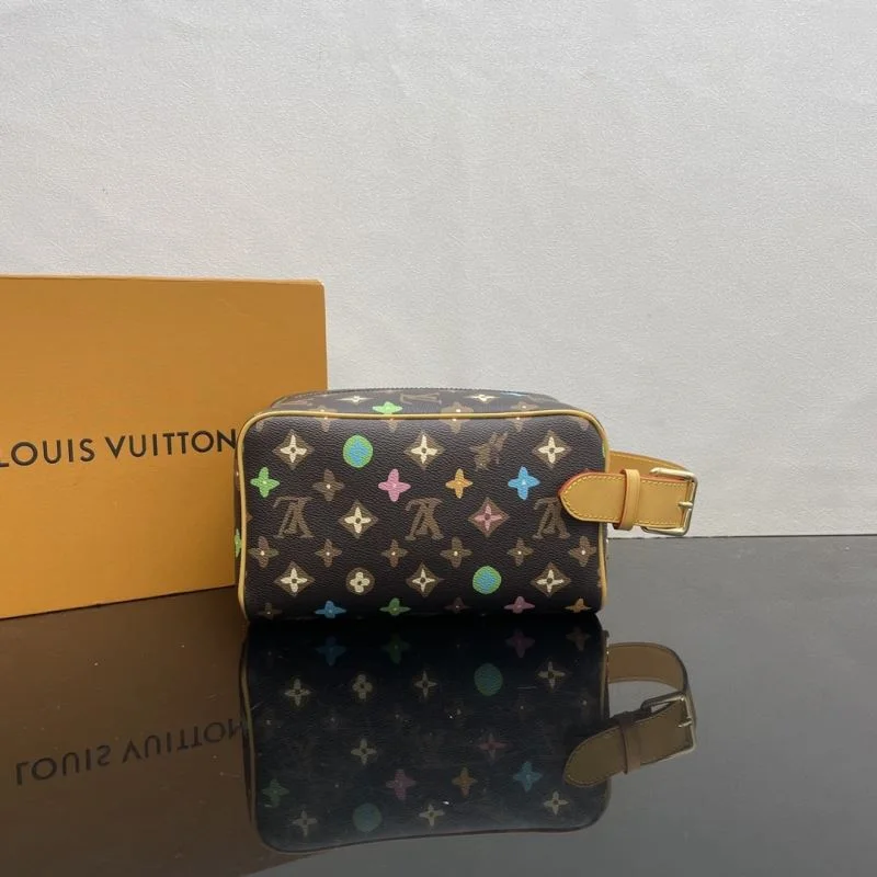 Minimalist Louis Vuitton Cosmetic Bags 41602