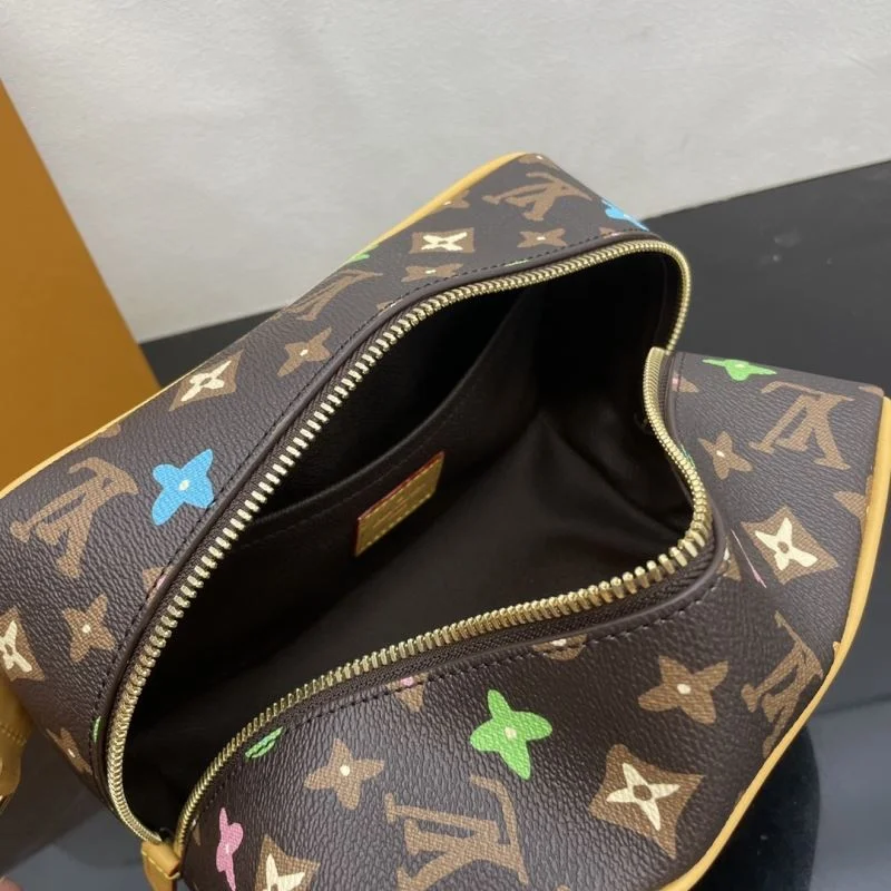 Minimalist Louis Vuitton Cosmetic Bags 41602
