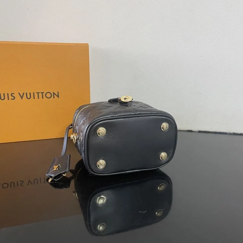 Louis Vuitton Cosmetic Bags Snug 41614