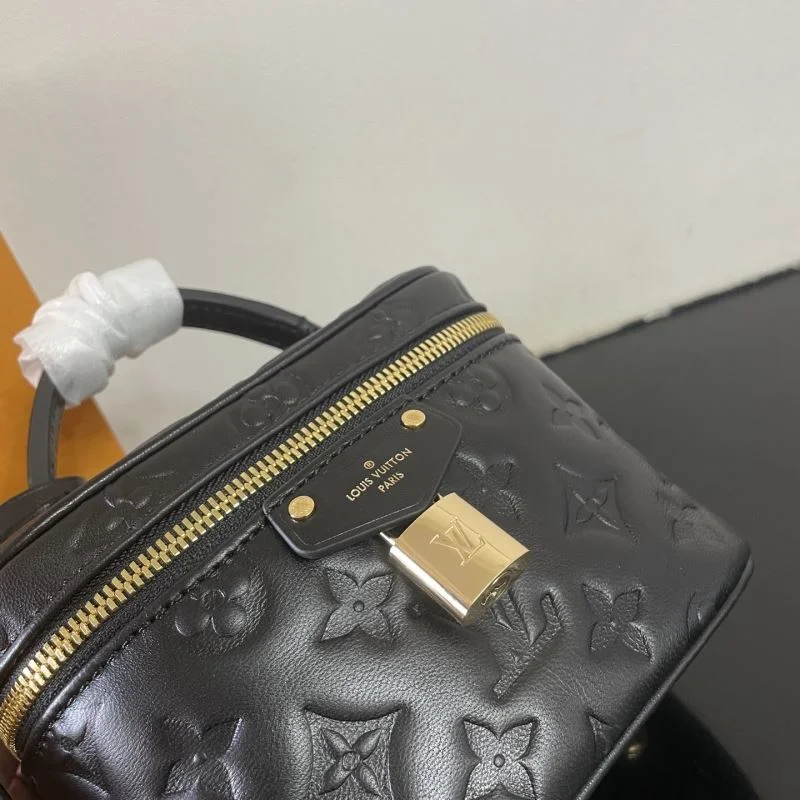 Louis Vuitton Cosmetic Bags Snug 41614