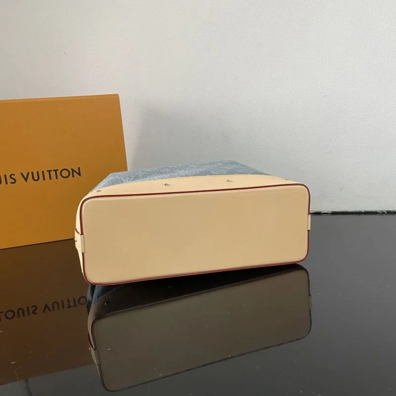 Louis Vuitton Cosmetic Bags Chic 41592