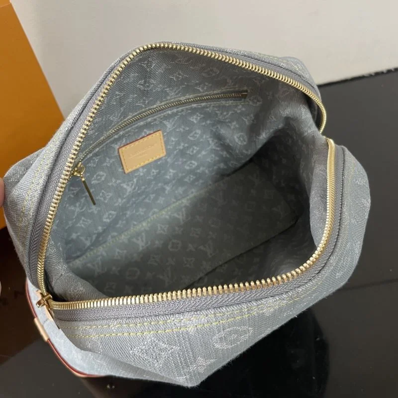 Louis Vuitton Cosmetic Bags Chic 41592