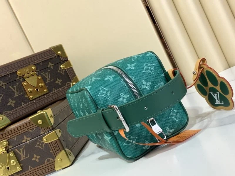 Versatile Louis Vuitton Cosmetic Bags 41271