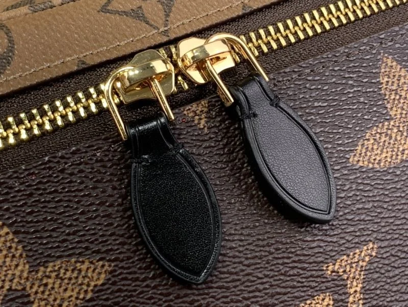 Louis Vuitton Cosmetic Bags Attractive 41231
