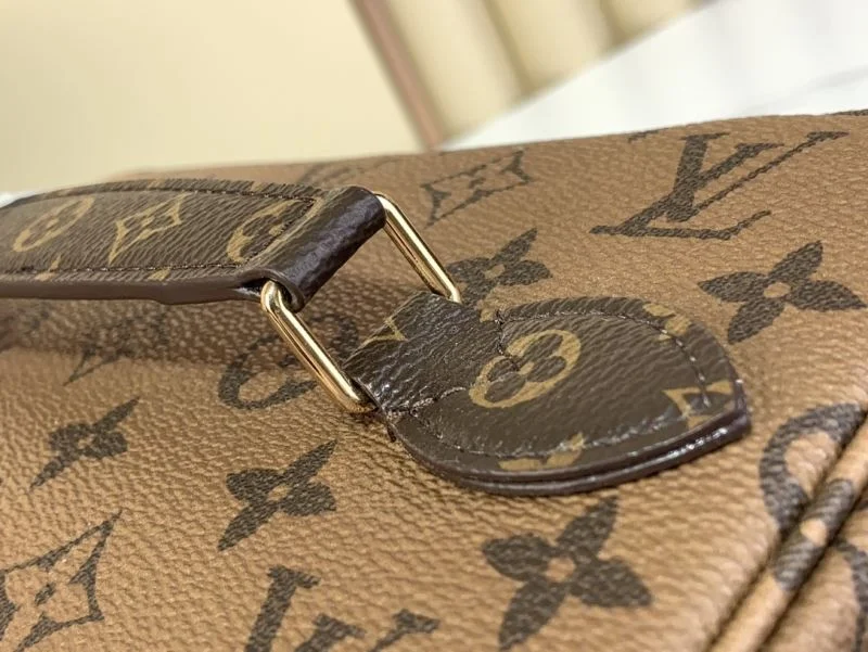 Louis Vuitton Cosmetic Bags Attractive 41231