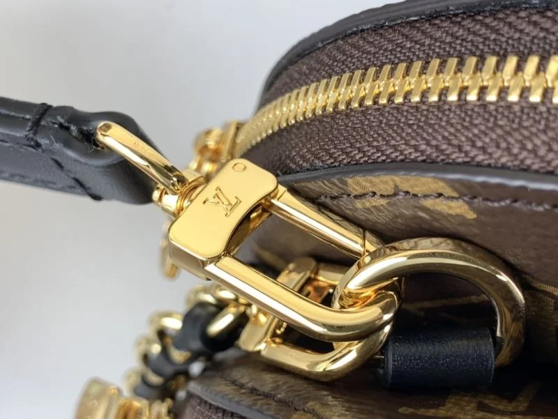 Louis Vuitton Cosmetic Bags EyeCatching 41234