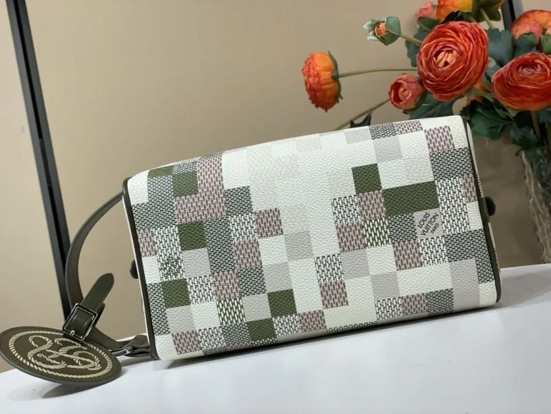 Louis Vuitton Cosmetic Bags Sleek 40590