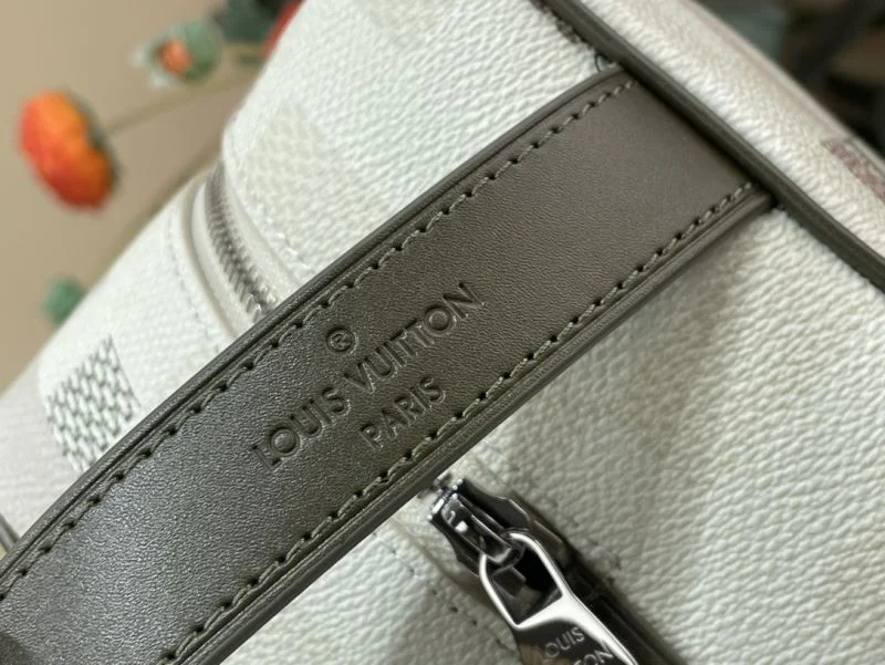 Louis Vuitton Cosmetic Bags Sleek 40590
