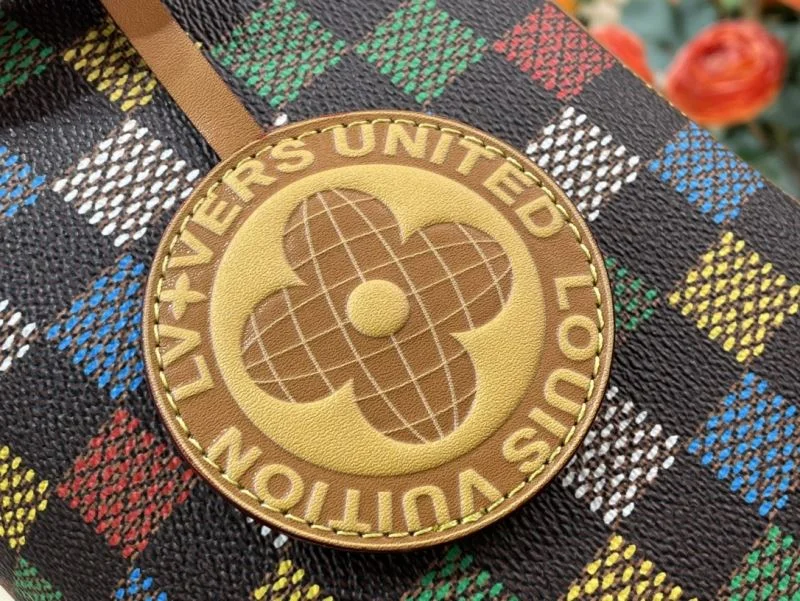 TechFriendly Louis Vuitton Cosmetic Bags 40585