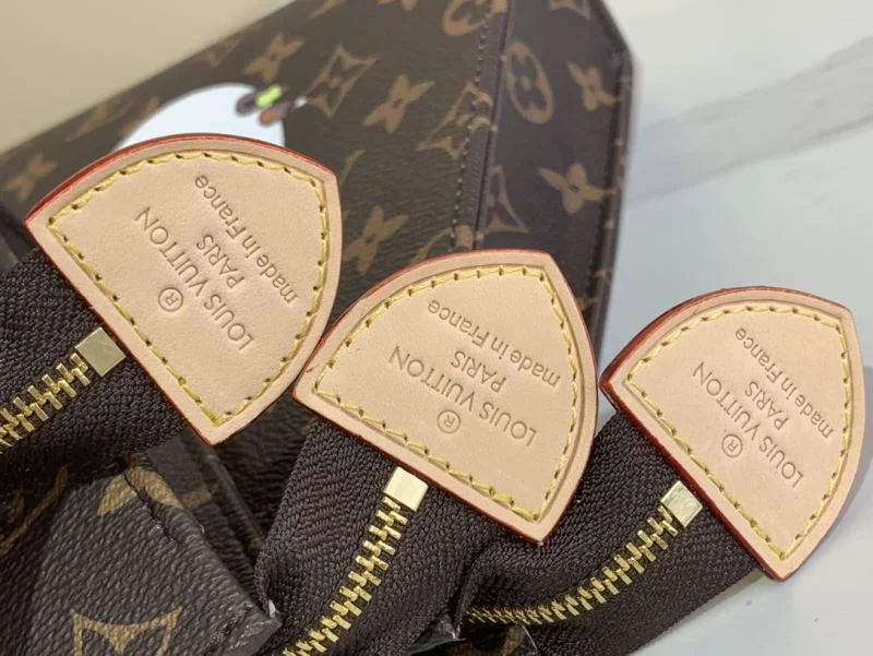 Louis Vuitton Cosmetic Bags MoistureWicking 40578
