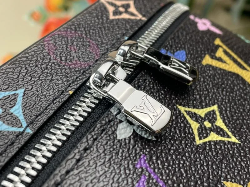 Premium Louis Vuitton Cosmetic Bags 40574