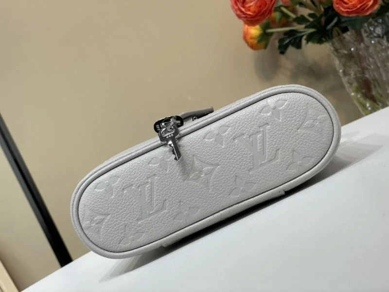 Elegant Louis Vuitton Cosmetic Bags 40573