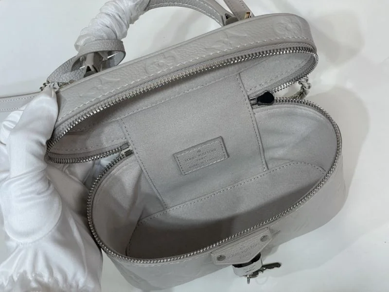 Elegant Louis Vuitton Cosmetic Bags 40573