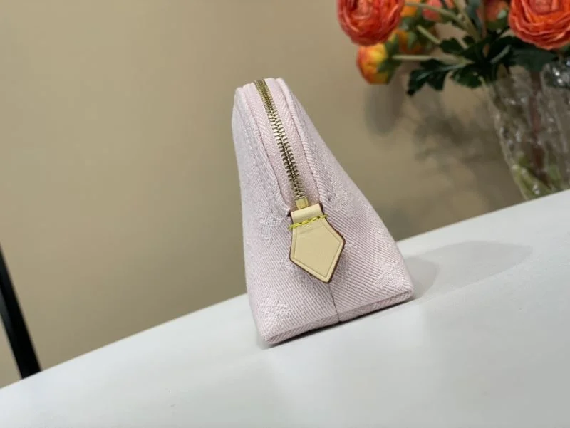 Louis Vuitton Cosmetic Bags Resilient 40561