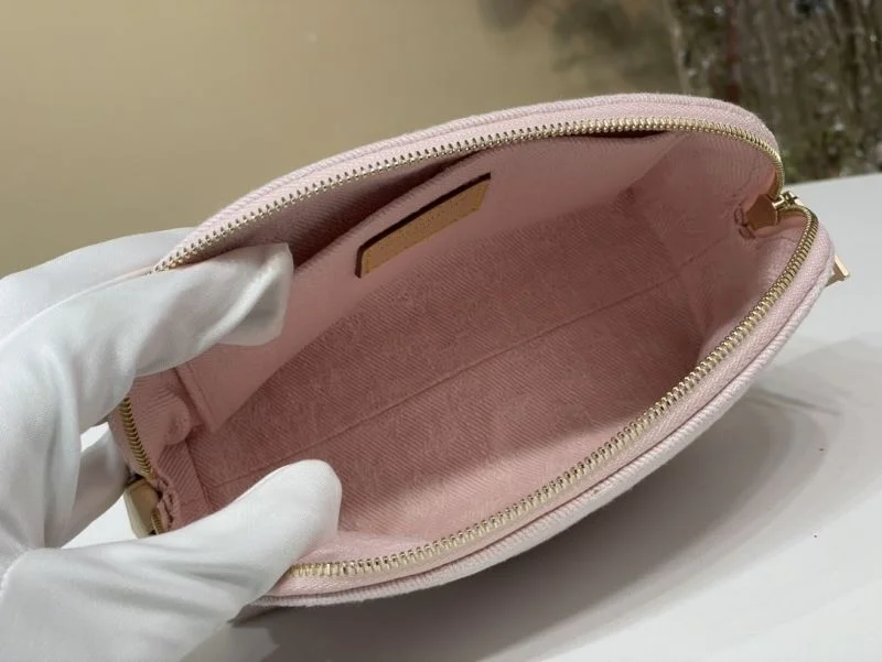 Louis Vuitton Cosmetic Bags Resilient 40561