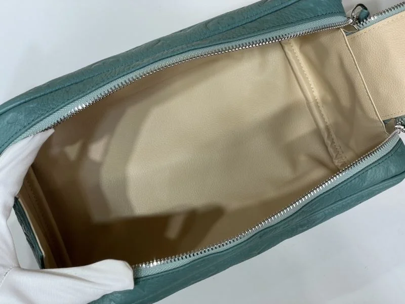 Louis Vuitton Cosmetic Bags Minimalist 40568