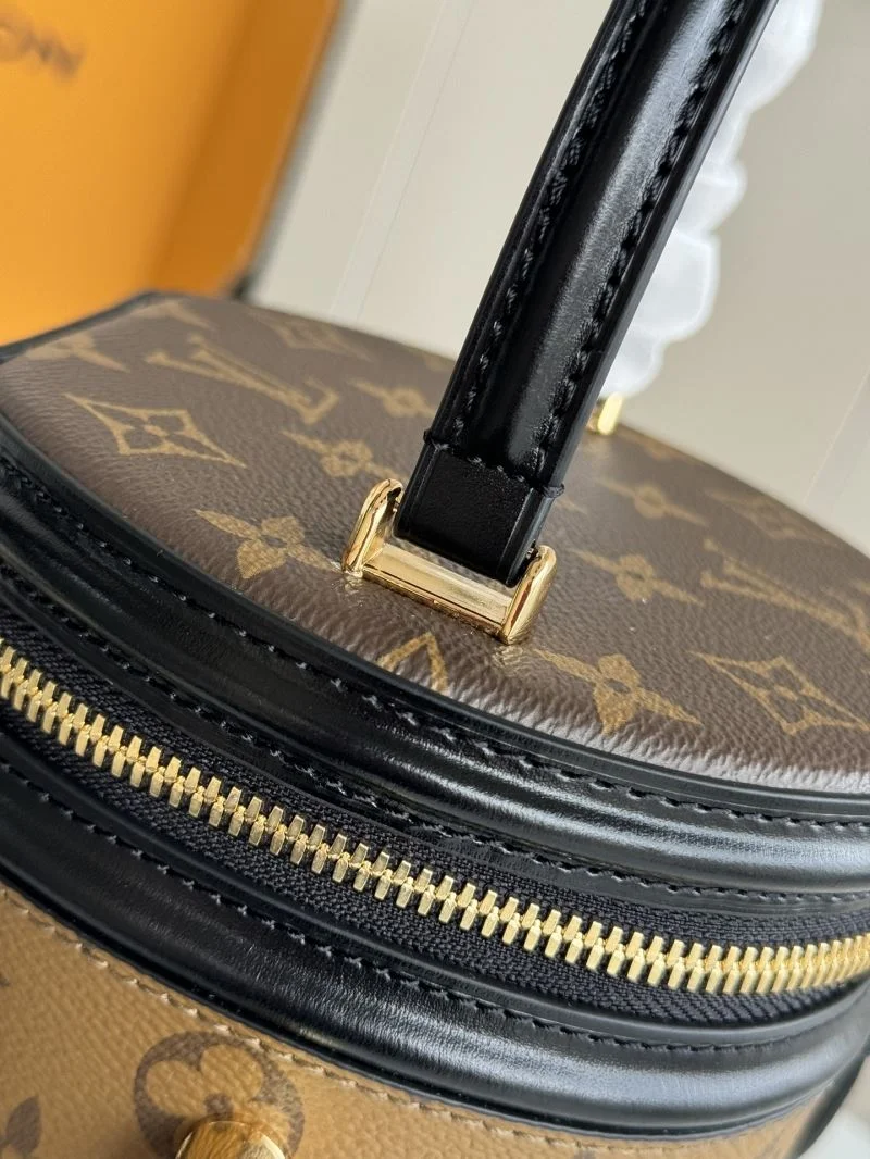 Attractive Louis Vuitton Cosmetic Bags 49293