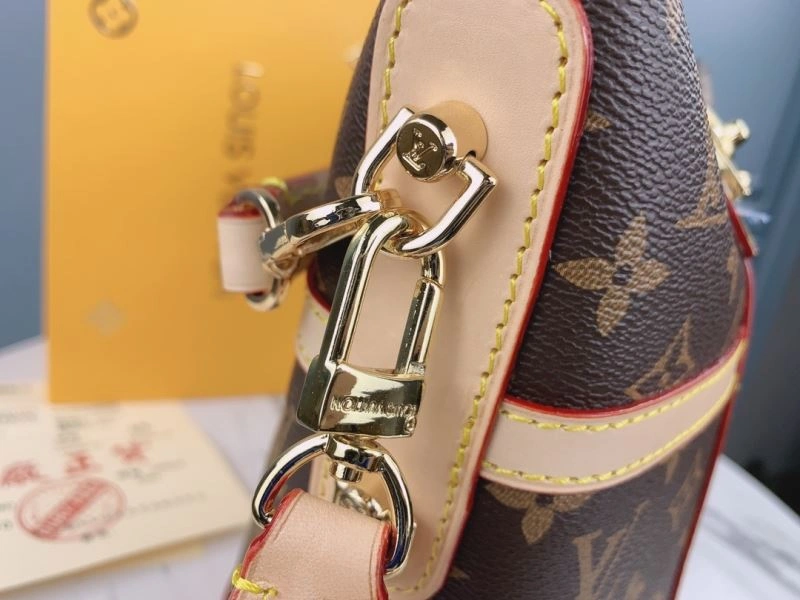 Louis Vuitton Cosmetic Bags Attractive 79873