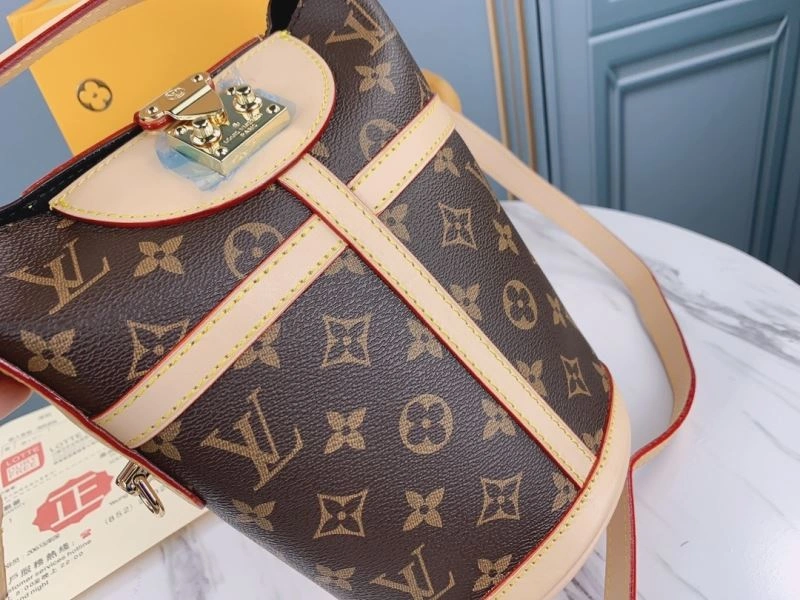 Louis Vuitton Cosmetic Bags Attractive 79873