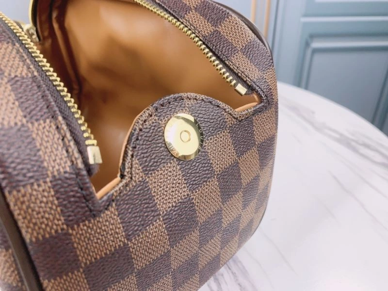 Functional Louis Vuitton Cosmetic Bags 79871
