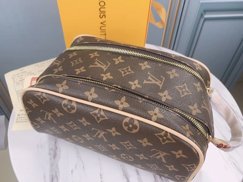 AllSeason Louis Vuitton Cosmetic Bags 79870