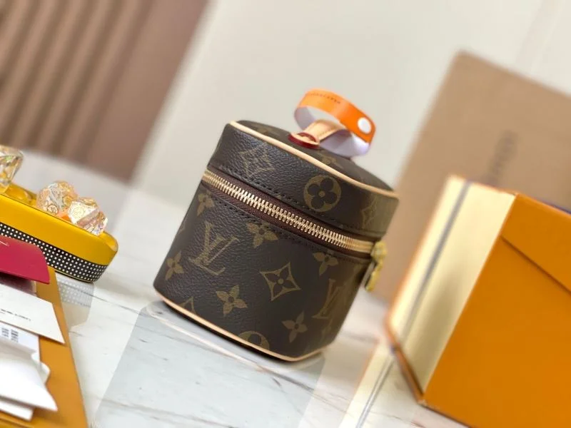 Louis Vuitton Cosmetic Bags Elegant 39764