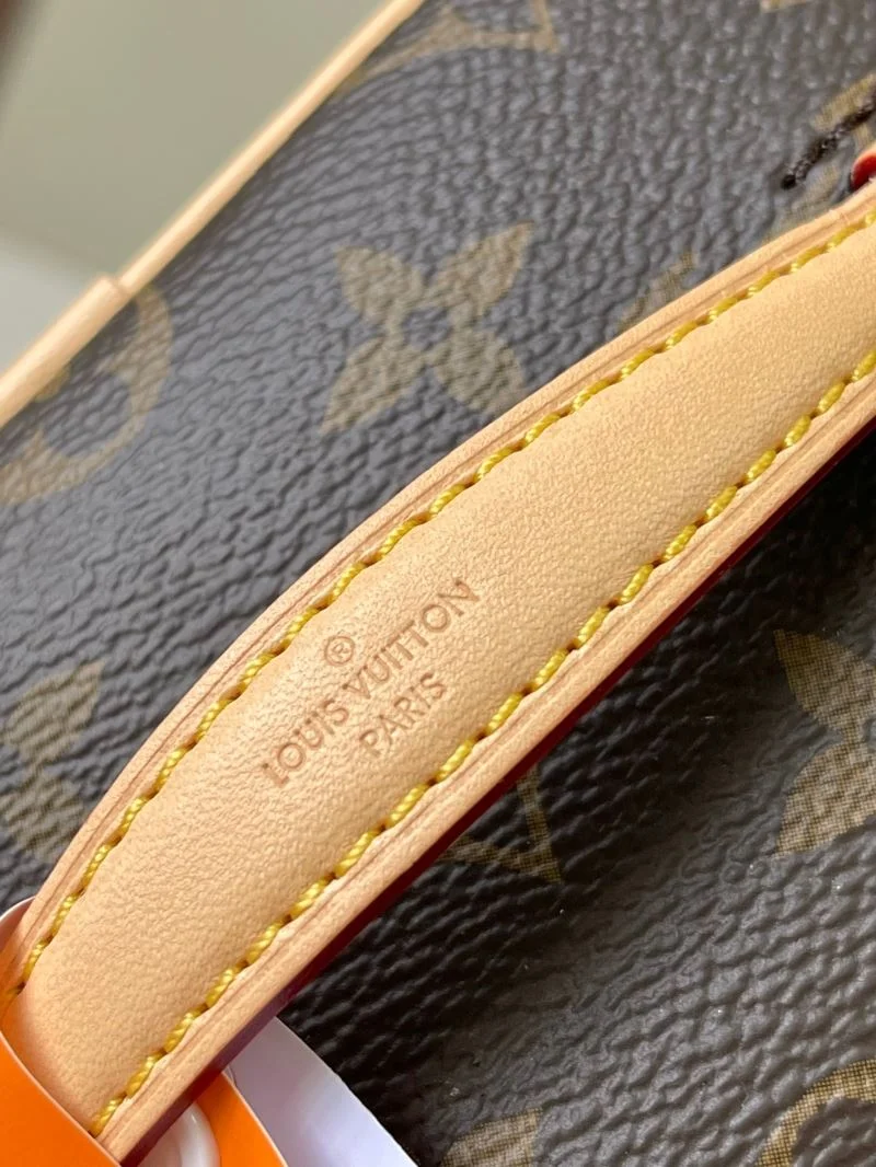 Louis Vuitton Cosmetic Bags Elegant 39764