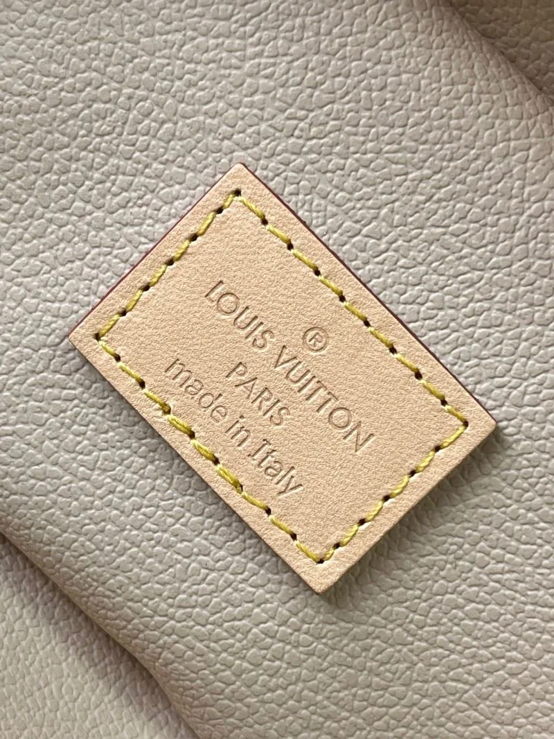 Louis Vuitton Cosmetic Bags Elegant 39764