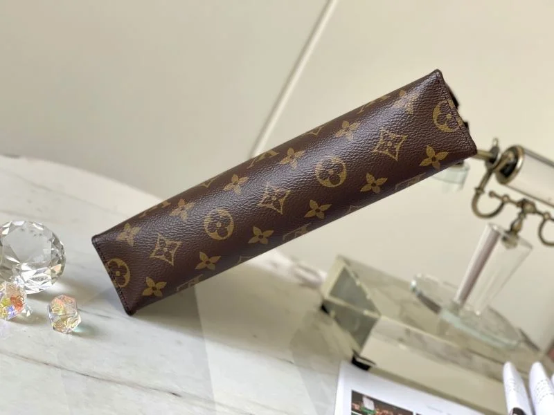 Louis Vuitton Cosmetic Bags Flexible 39759