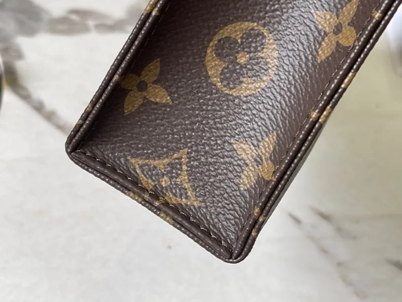Louis Vuitton Cosmetic Bags Flexible 39759