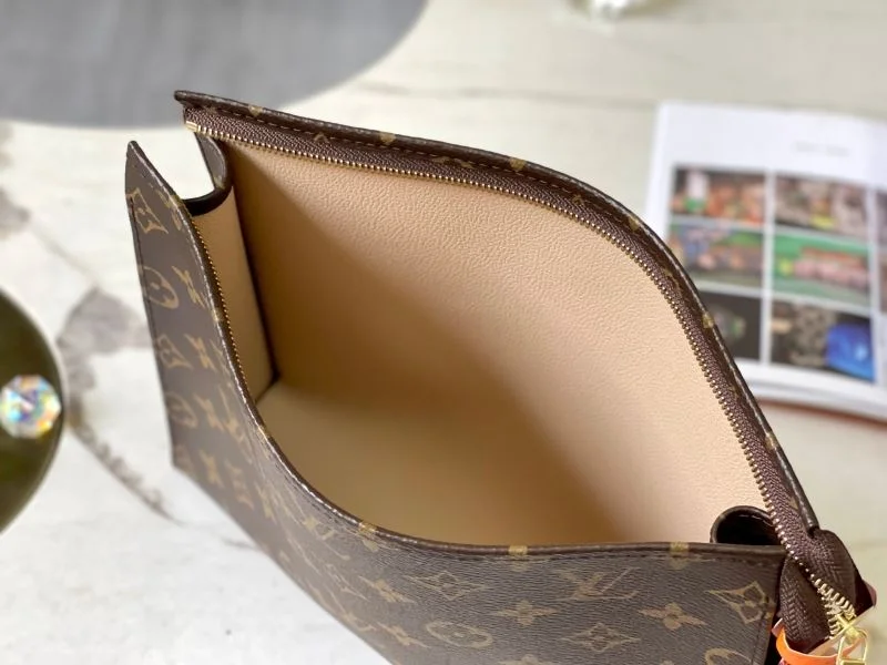 Louis Vuitton Cosmetic Bags Flexible 39759