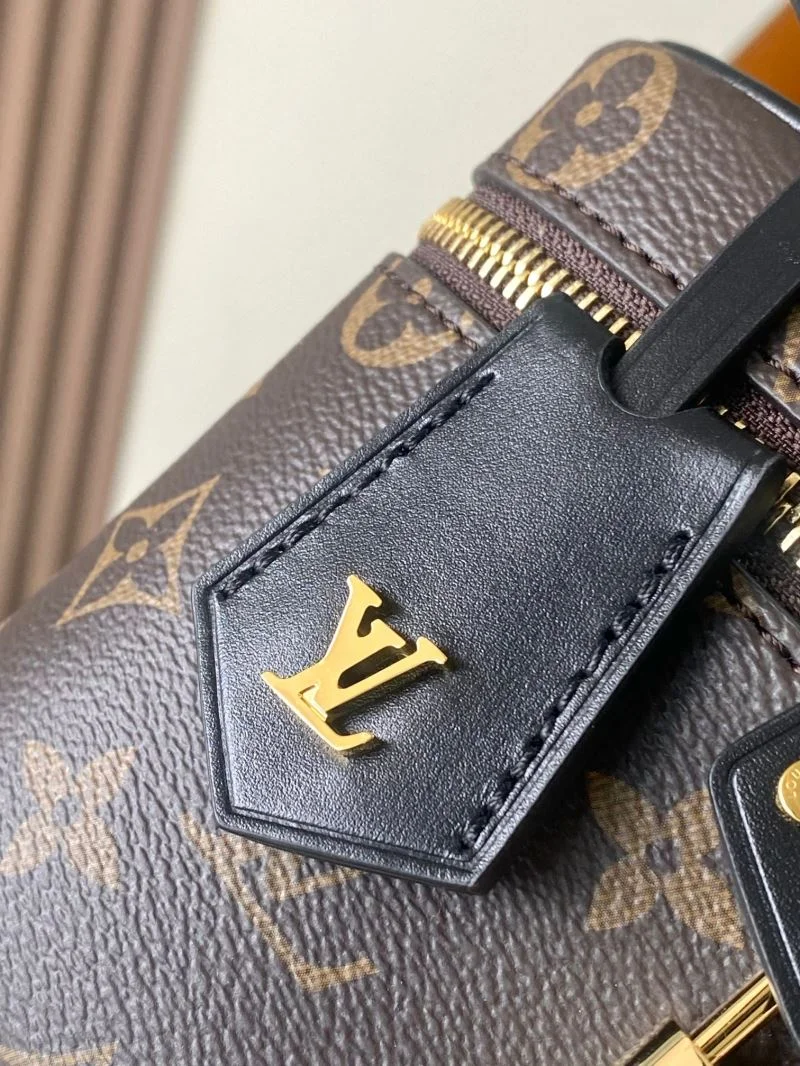 Lightweight Louis Vuitton Cosmetic Bags 39766